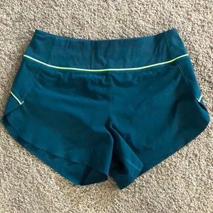 Athleta Run With It Piping short